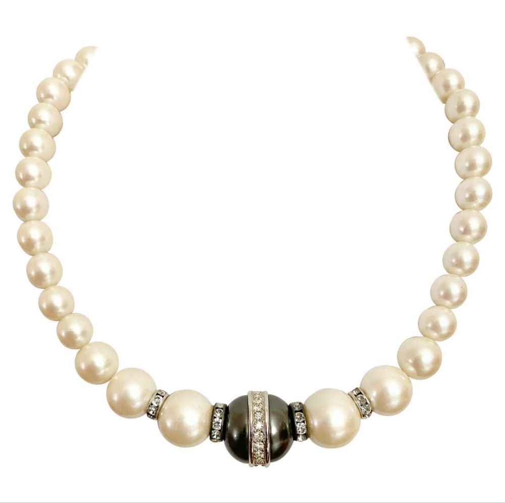 1980s Yves Saint Laurent Pearl Necklace - Picture 2 of 6